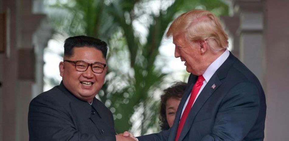 Foto de archivo de Donald Trump y Kim Jong-un