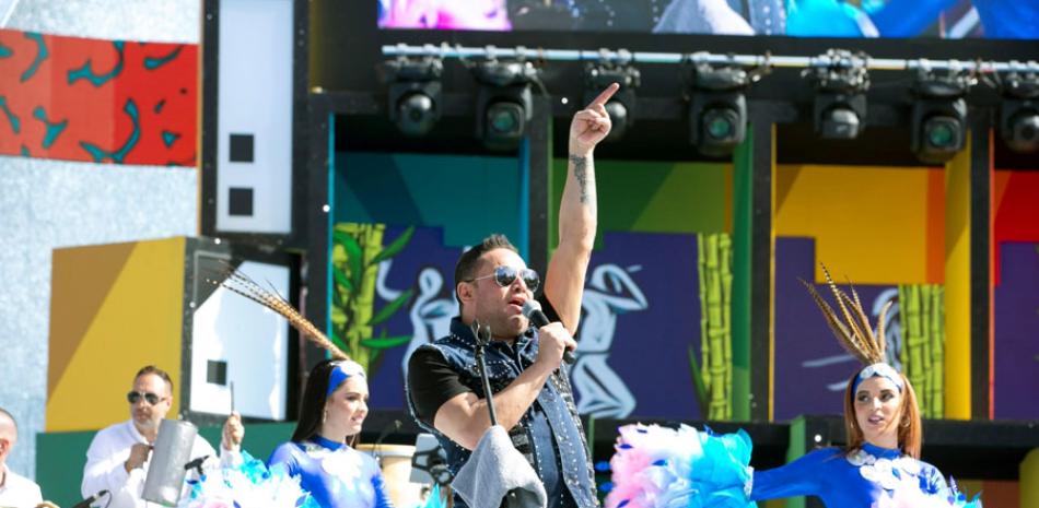 El cantante puertorriqueño Manny Manuel fue "desalojado del escenario" del Carnaval de Las Palmas de Gran Canaria al ser "incapaz de ofrecer en condiciones más allá de una canción" en un concierto que tenía. EFE/Quique Curbelo.