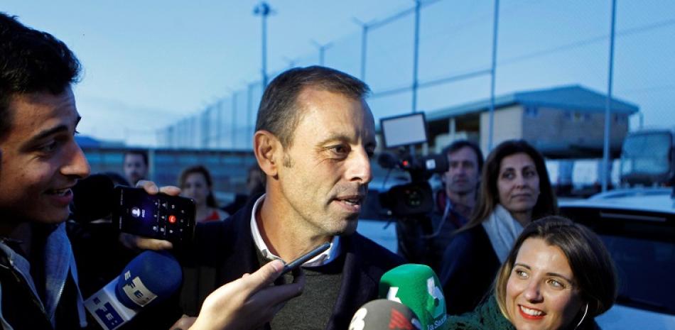 El expresidente del F.C. Barcelona Sandro Rosell sale de la cárcel de Soto del Real antes de acabar su juicio tras la decisión de dejarle libre tras casi dos años en prisión provisional.
