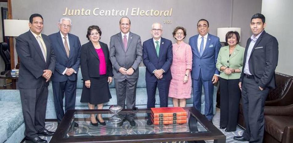 El pleno de la JCE, encabezado por su presidente, Julio César Castaños Guzmán, recibió ayer la visita de Participación Ciudadana.