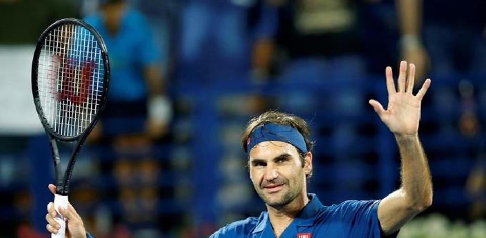 Roger Federer celebra tras su victoria sobre Fernando Verdasco en acción del torneo de Dubai.
