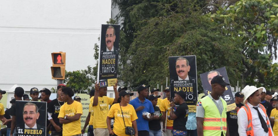 Recorrido. Los grupos se apostaron en el trayecto del presidente Danilo Medina desde su casa hasta el Congreso Nacional.