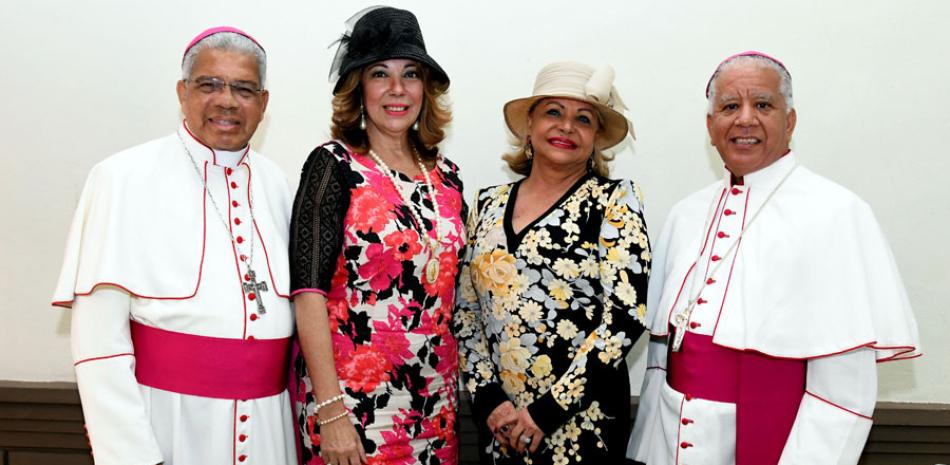 Monseñor Francisco Ozoria Acosta, Xiomara Pimentel, Rosa de Grullón y monseñor Andrés Napoleón Romero.