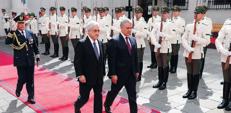Sebastián Piñera e Iván Duque llegan a La Moneda. EFE