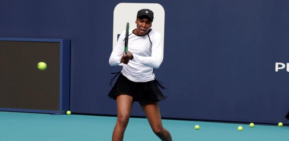 Venus Williams se anotó el triunfo sobre Dalila Jakupovic en dos sets consecutivos. EFE
