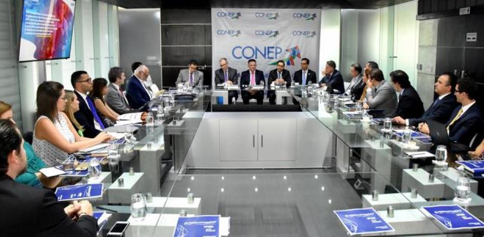 La misión del BID y del Gobierno durante la reunión con la Directiva del CONEP.
