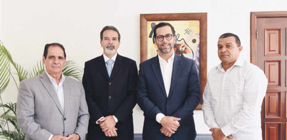 Mnuel Luna, Dinardo --Lalo-- Rodríguez junto a Héctor J. Cruz y Freddy Tapia, Editor Deportivo y redactor de LISTÍN DIARIO. JORGE CRUZ