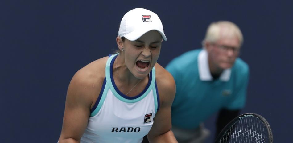 Ashleigh Barty hace un gesto de emoción tras coronarse campeona del Abierto de Miami.