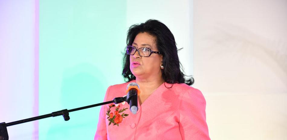 Cristina Lizardo agasajó a 55 mujeres de la provincia Santo Domingo. EXTERIOR.