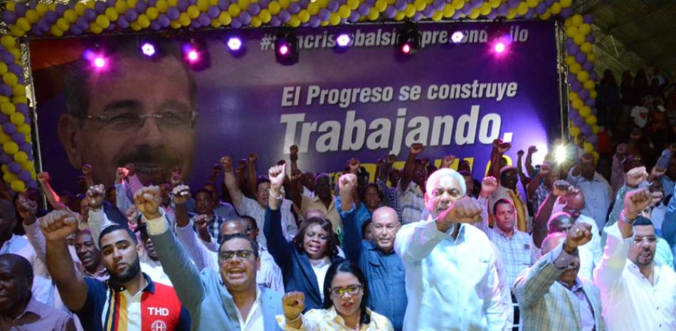 La dirigencia del PLD en San Cristóbal promovieron ayer la reelección de Medina.