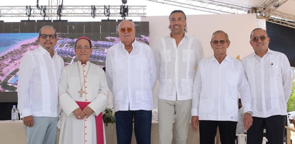 Ernesto Veloz, Monseñor Nicanor Peña Rodríguez, Martin Santandreu, Antonio Montaner Ferrer, Hans Jochen Kahne y Juan Lehoux.