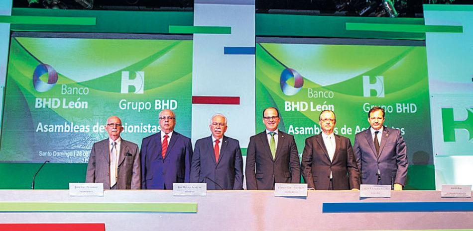 Ejecutivos del Banco BHD-León. FUENTE EXTERNA