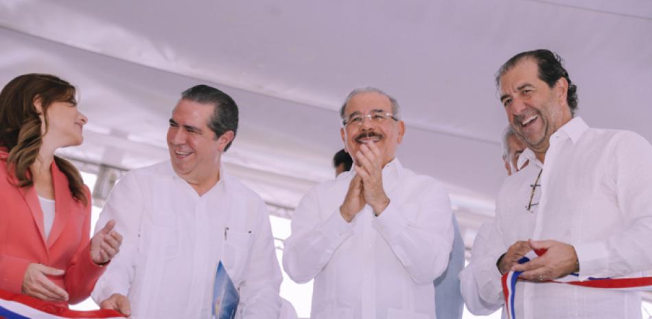 Paola Rainieri, Francisco Javier García, Danilo Medina y Álvaro Tejeda Schroeder. CORTESÍA DE LOS ORGANIZADORES