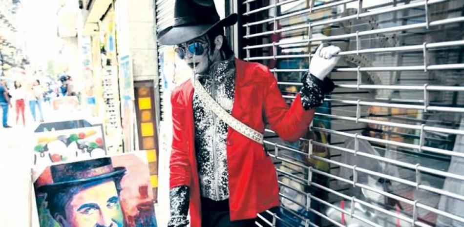 José Enrique Moreno imita a Michael Jackson desde el año 2009 en El Conde.