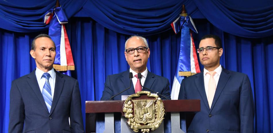 El ministro de Trabajo, Winston Santos, dio las explicaciones en el Palacio Nacional.