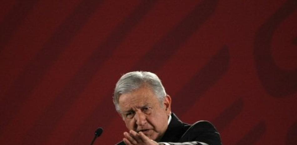 El presidente de México, Andrés Manuel López Obrador, habla en rueda de prensa este viernes en el Palacio Nacional de Ciudad de México / AP