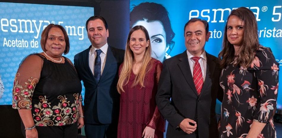 Tibisais Martinez, Miguel Lora, Natalia Ferrari, Dr. Santiago Guzmán y Silvana Ferrari.
