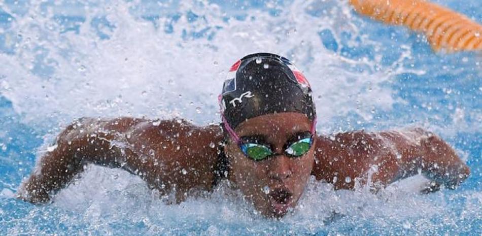 Mariel Mencía durante su actuación en el campeonato de natación.