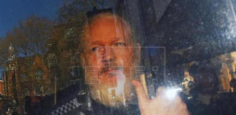 Julian Assange al momento de su captura / EFE
