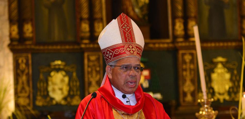 El arzobispo de Santo Domingo, Francisco Ozoria, advierte el país puede ir a la dictadura. JOSÉ A. MALDONADO/LD