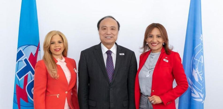 La embajadora Katrina Naut, Houlin Zhao y Zoraima Cuello. FUENTE EXTERNA