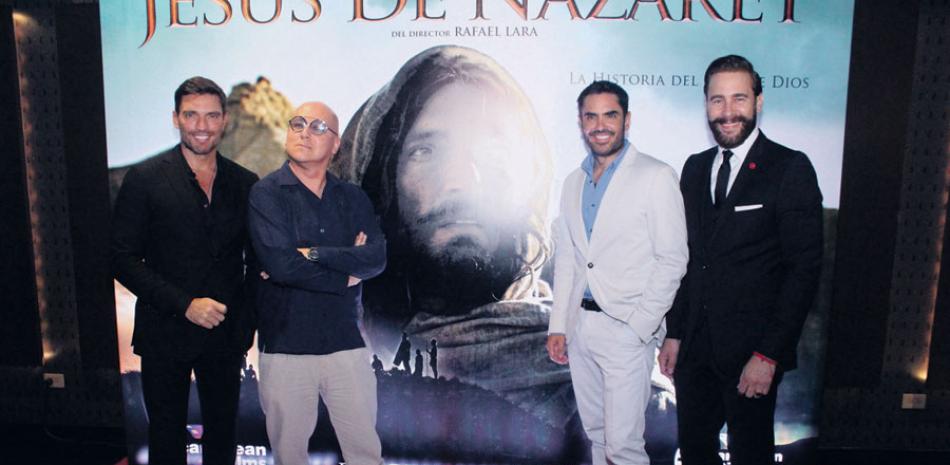 Julián Gil, Rafa Lara, Lincoln Palomeque y Carlos de la Mota durante la premier de “Jesús de Nazaret”, que llega este Jueves Santo a los cines de RD.