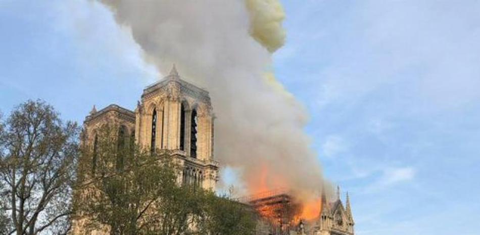 Putin expresó las condolencias de los rusos por el incendio que devastó Notre Dame.