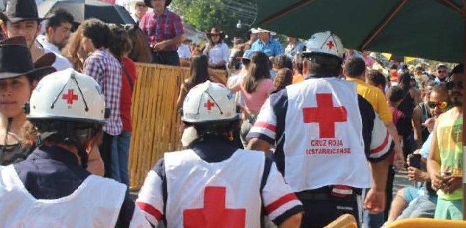 Personal de gestión de riesgos y desastres de la Cruz Roja de Costa Rica. Foto Cruz Roja.