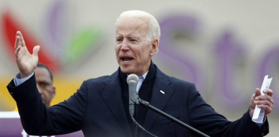 El ex vicepresidente Joe Biden habla en un mitin en apoyo a los trabajadores en huelga de Stop.Foto AP.