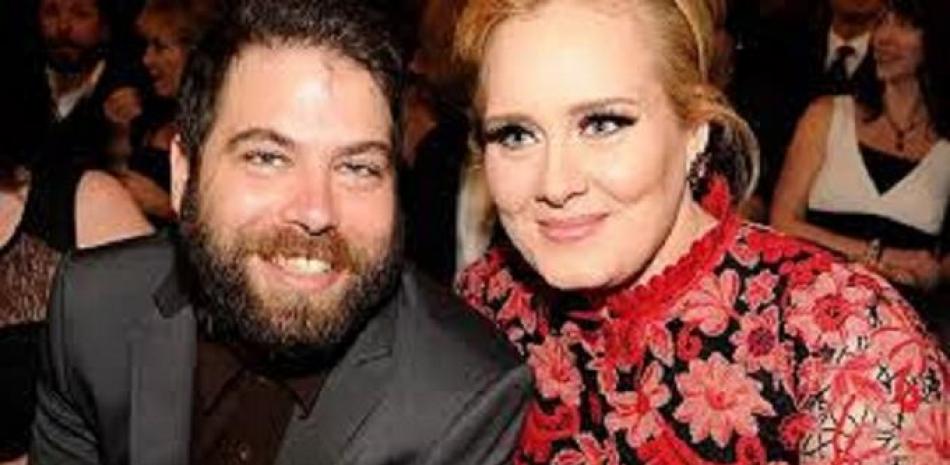 Adele  se separó de su marido, Simon Konecki, tras más de siete años de relación y un hijo en común.