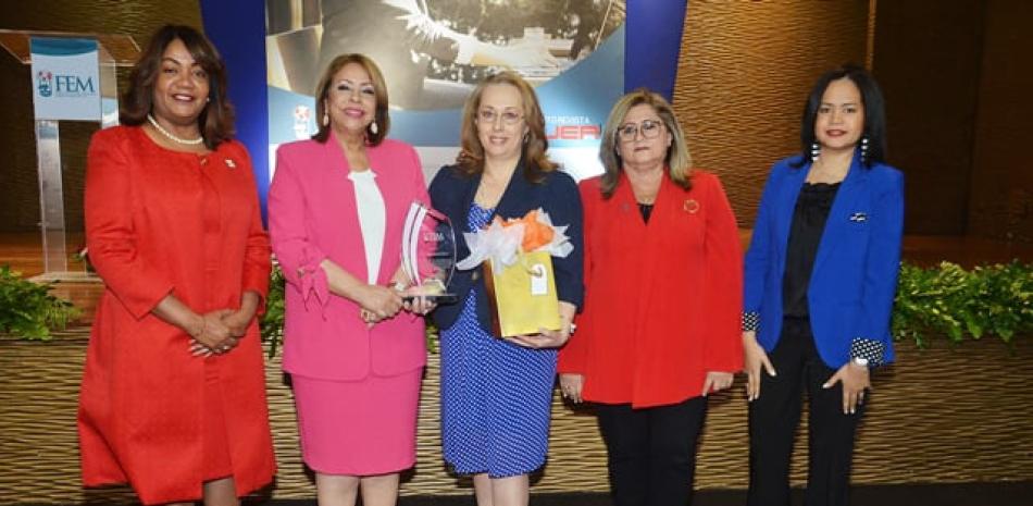 Amarilys Durán, Luisa María de Aquino, Sandra Orjuela, Teresita Vargas y Karina López. CORTESÍA DE LA FEM