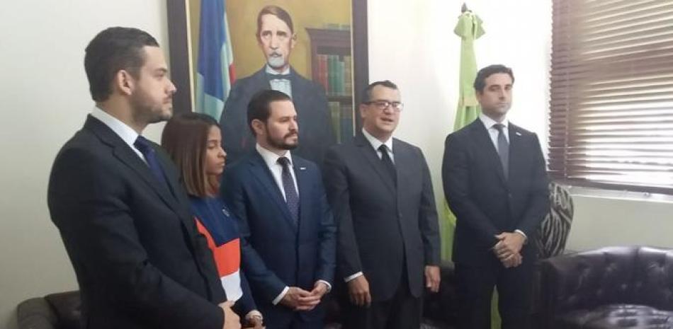 Román Jáquez recibió la visita de representantes de la Asociación de Jóvenes Empresarios (ANJE).