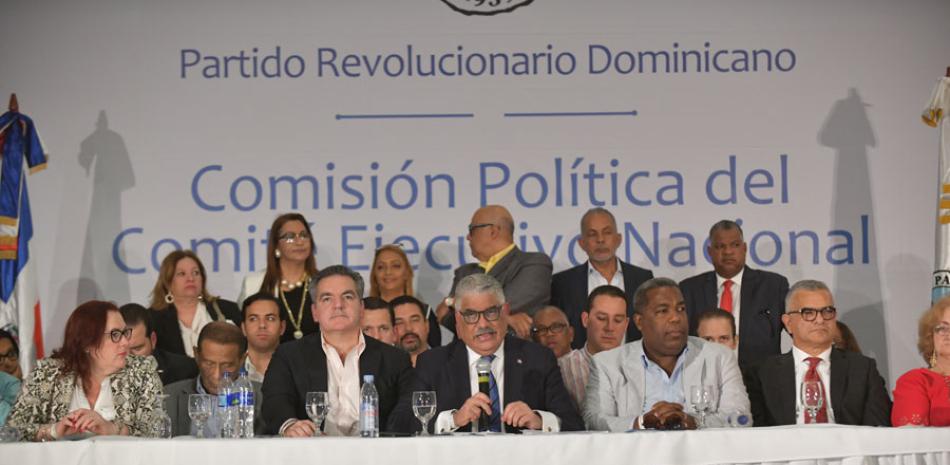 Miguel Vargas encabezó la reunión de ayer de la Comisión Política del PRD.