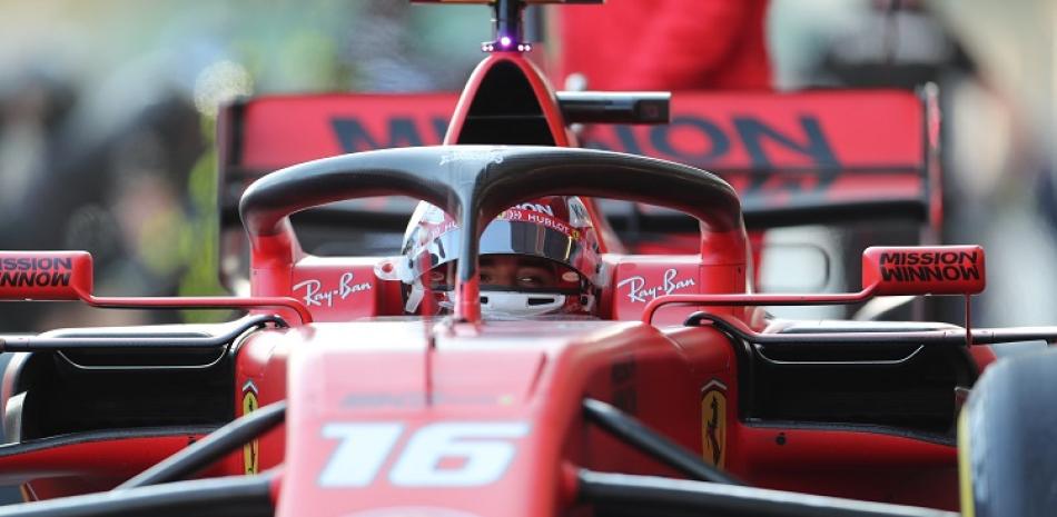 Charles Leclerc, de Ferrari, participa en la segunda sesión de entrenamientos del Gran Premio de Azerbaiyán, la cuarta prueba del Mundial de Fórmula Uno.