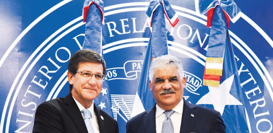 El secretario de Estado de Puerto Rico, Javier Rivera Marín, y el ministro de Relaciones Exteriores de República Dominicana, Miguel Vargas Maldonado. MIREX