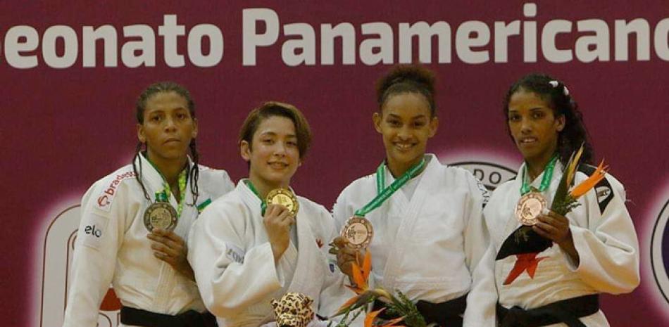 La judoca dominicana Ana Rosa durante la premiación de menos de 57 kilos. FE
