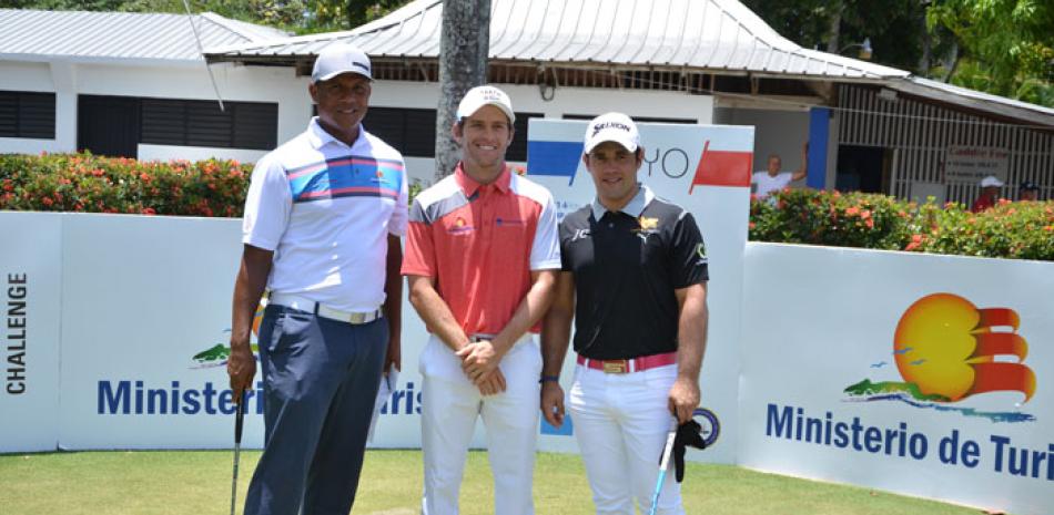 Los profesionales Julio Santos, Willy Pumarol y Juan Carlos Perelló en el torneo del año pasado del PGA Tour.