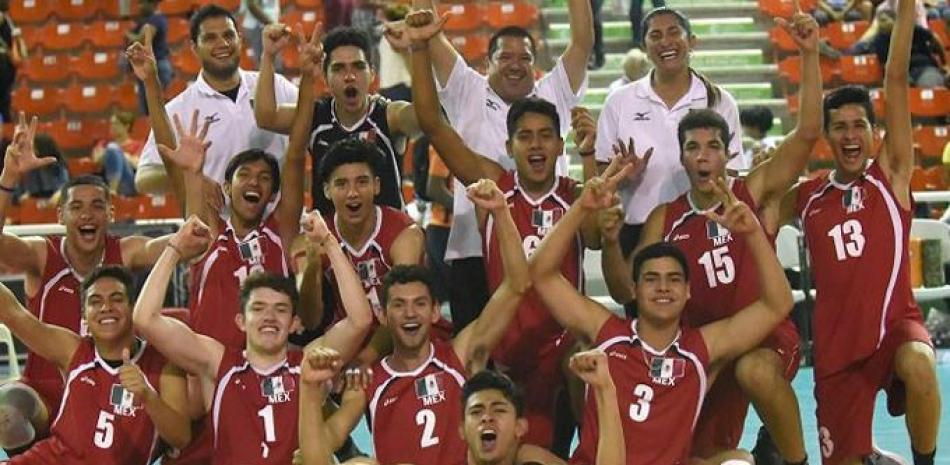 El equipo de México celebra con jubilo su pase al Mundial de Voleibol U-19. FE
