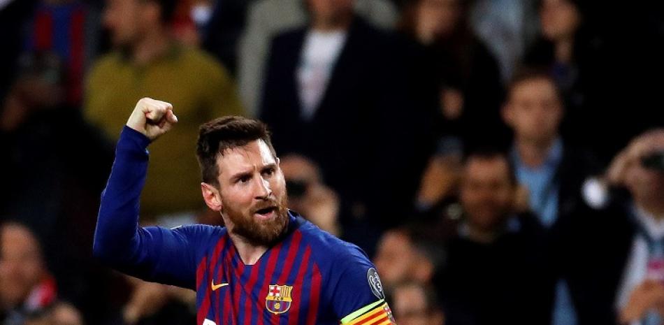 Lionel Messi, del Barcelona, celebra tras marcar el segundo de los dos goles que tuvo frente al Liverpool en la semifinal de la Liga de Campeones.