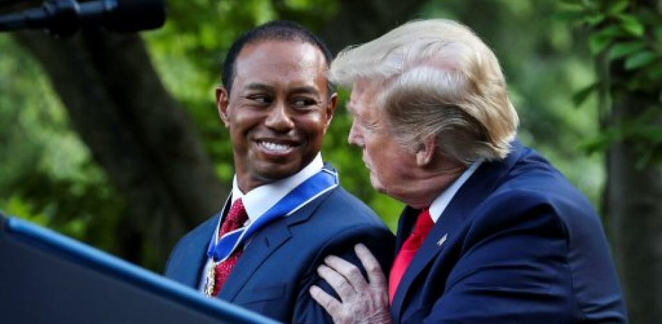 Donald Trump y Tiger Woods. Foto AP.
