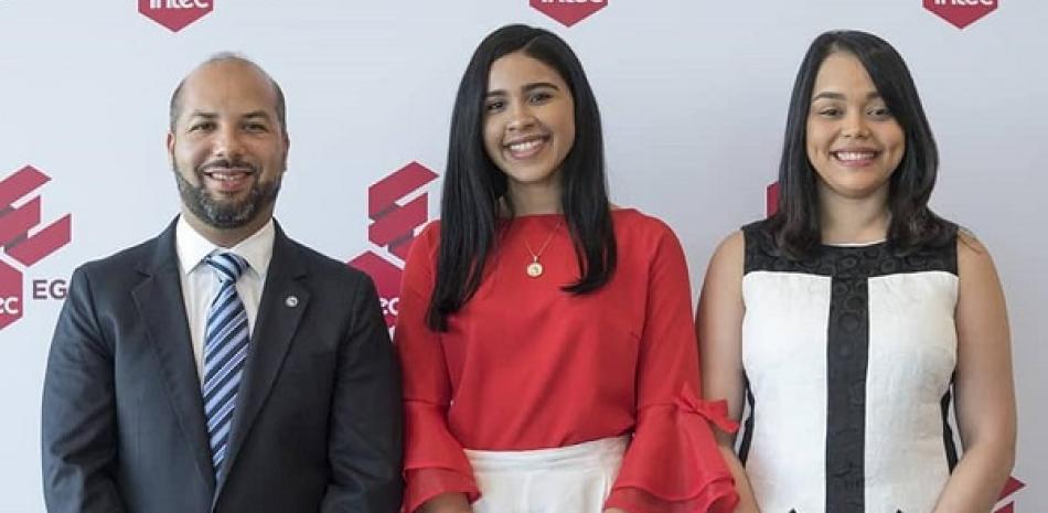 Ramón López, Camila Custodio y Beatriz García.