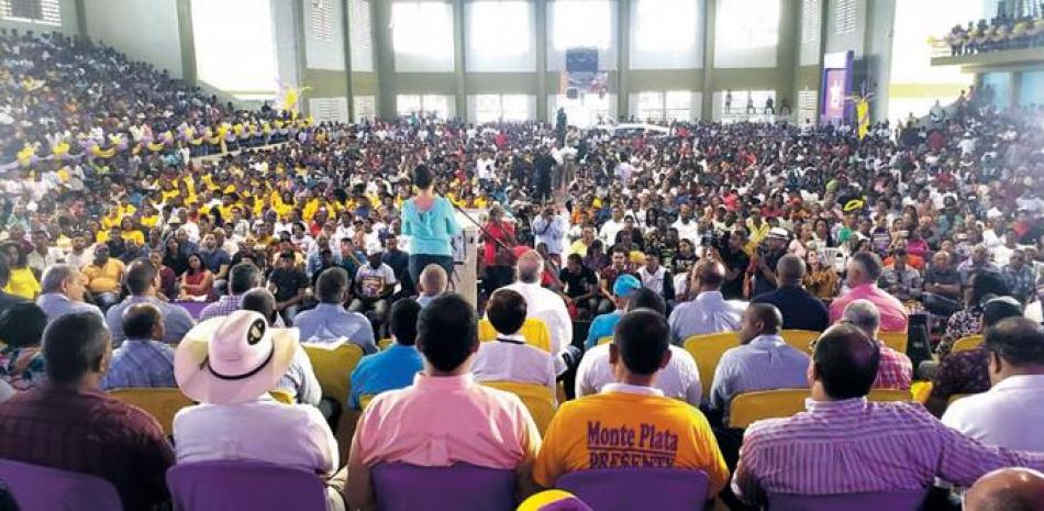 Simpatizantes del presidente Danilo Medina recorrieron varias provincias.
