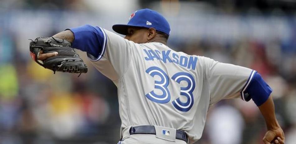 Edwin Jackson, de Toronto, hace un lanzamiento al plato en el partido de este miércoles frente a los Gigantes de San Francisco.