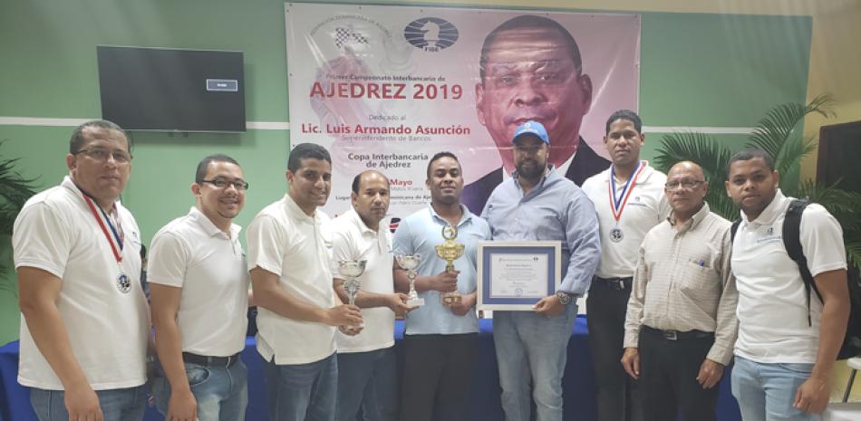 El equipo de Banreservas, ganador del torneo de Ajedrez intergubernamental. FUENTE EXTERNA