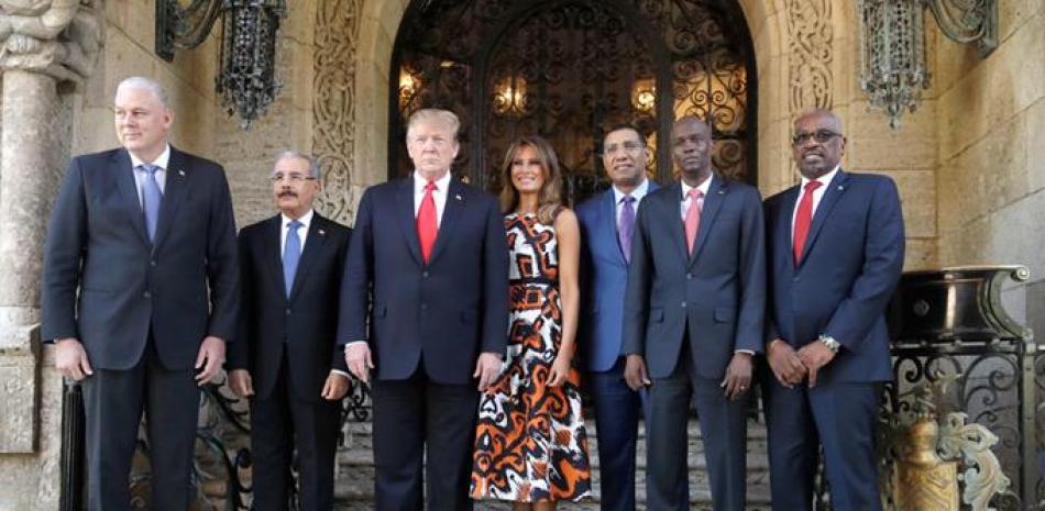 Donal Trump, Melania Trump, posan junto al primer ministro de Jamaica, Andrew Holness; al primer ministro de Bahamas, Hubert Minnis; al presidente de Haití, Jovenel Moïse; al presidente de República Dominicana, Danilo Medina, y el primer ministro de Santa Lucía, Allen Chastanet.