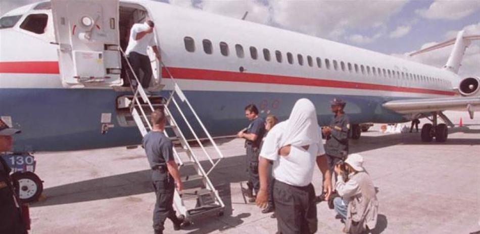 Deportados llegando al país. Imagen de archivo.