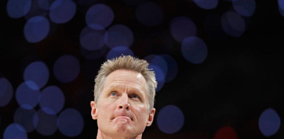 Steve Kerr busca conducir a los Warriors a su tercera corona seguida y cuarta en cinco años. AP