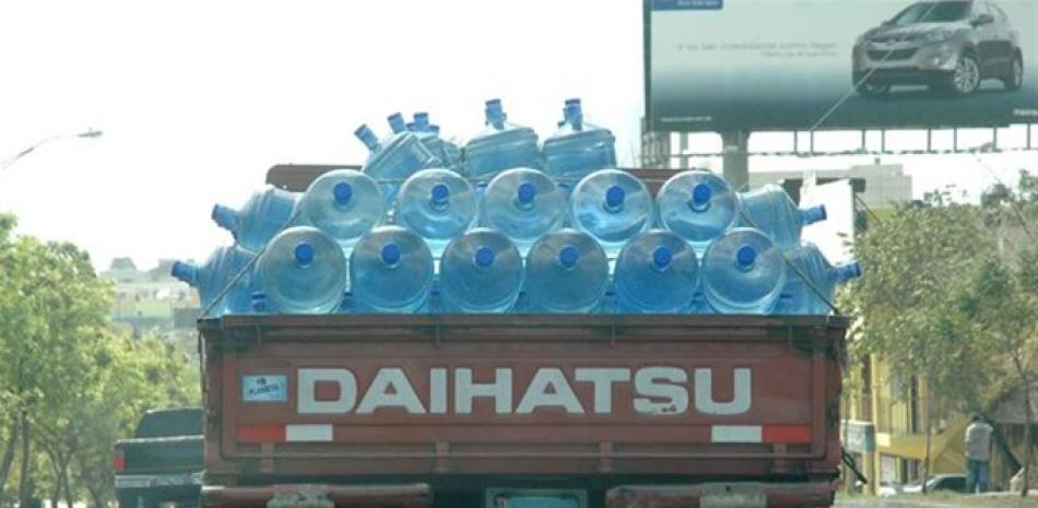 Camiones venden agua sin cumplir con las normas de salubridad.