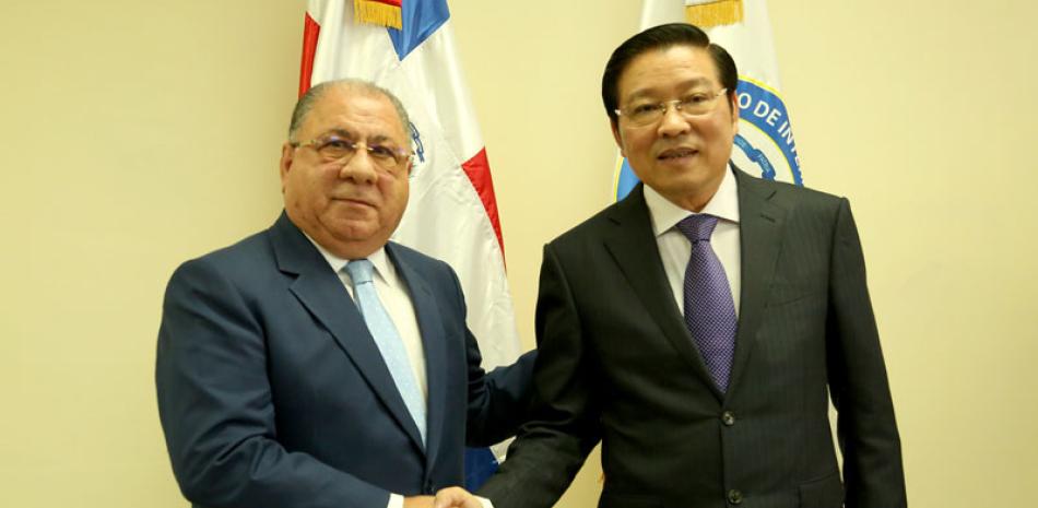 José Ramón Fadul y Phan Dinh Trac.