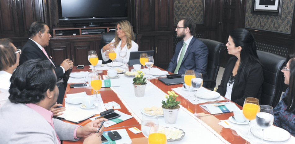 Los ejecutivos de Banesco en República Dominicana partciparon del Desayuno Listín Diario y compartieron informaciones relevantes respecto a la institución. MARTÍN R.